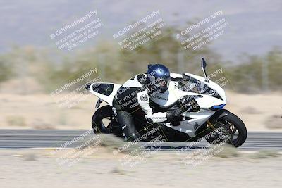 media/Dec-01-2025-Moto Forza (Mon) [[2daa91e15f]]/3-Beginner Group/Session 2 (Turn 7 Inside Pans)/